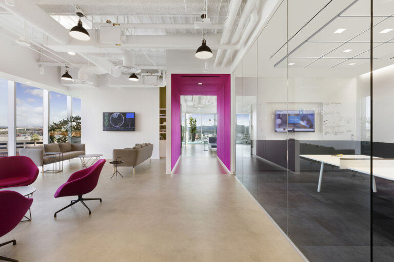贸易台公司办公室装修设计，设计出充满活力的效果