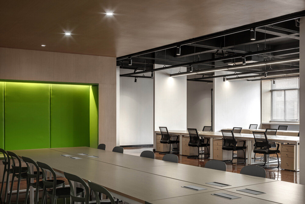 深圳办公室装修中的隔断与开放式设计平衡