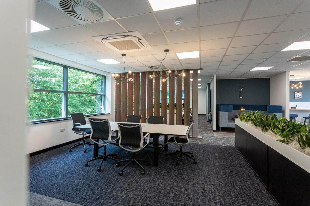 专业办公室装修设计丨融合功能与美学的完美方案