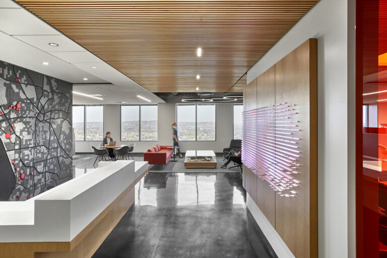 锡达西奈办公室设计，由多种色调和灰色组成
