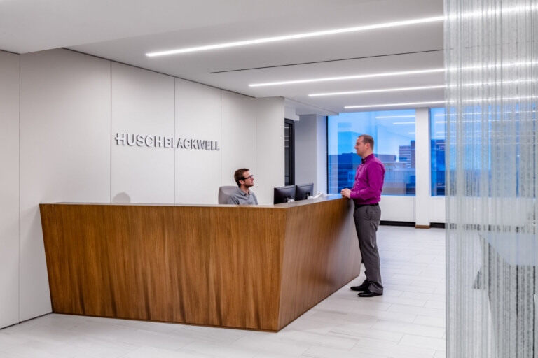 Husch Blackwell办公室设计出创新清晰感