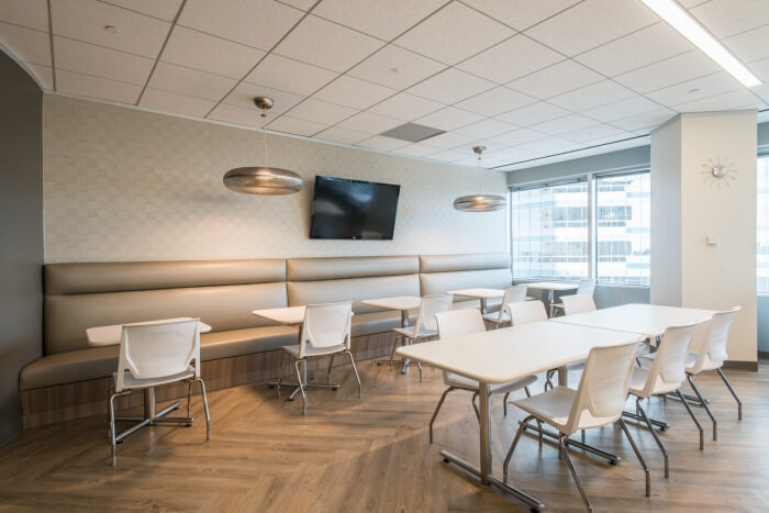 三井办公室设计项目，提供一个流动性以及现代化的空间