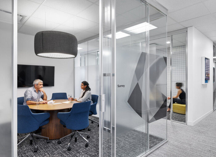 以员工需求为设计中心的办公室设计，整体时尚且舒适