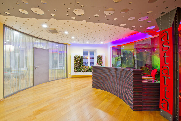 Astarta办公室装修，采用渐变色营造放松效果