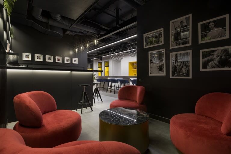 AB Games 办公室装修设计，充满活力和现代感空间