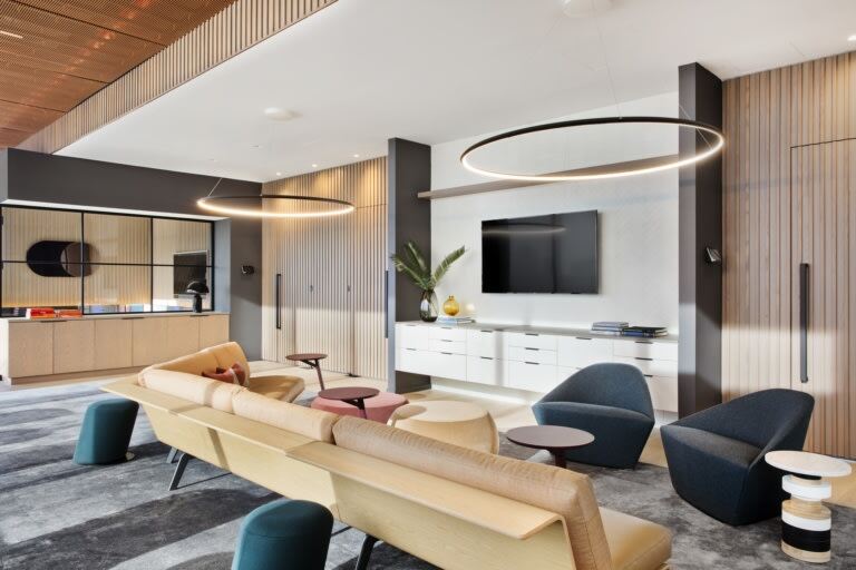 72码头大楼办公室装修设计，打造出活力与诱人的环境