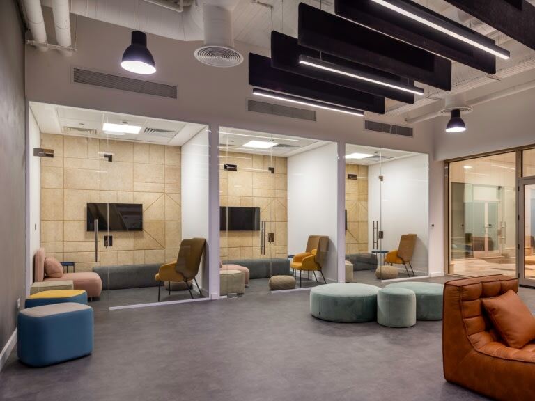 MoneyFellows 办公室装修，创造一个精致的空间