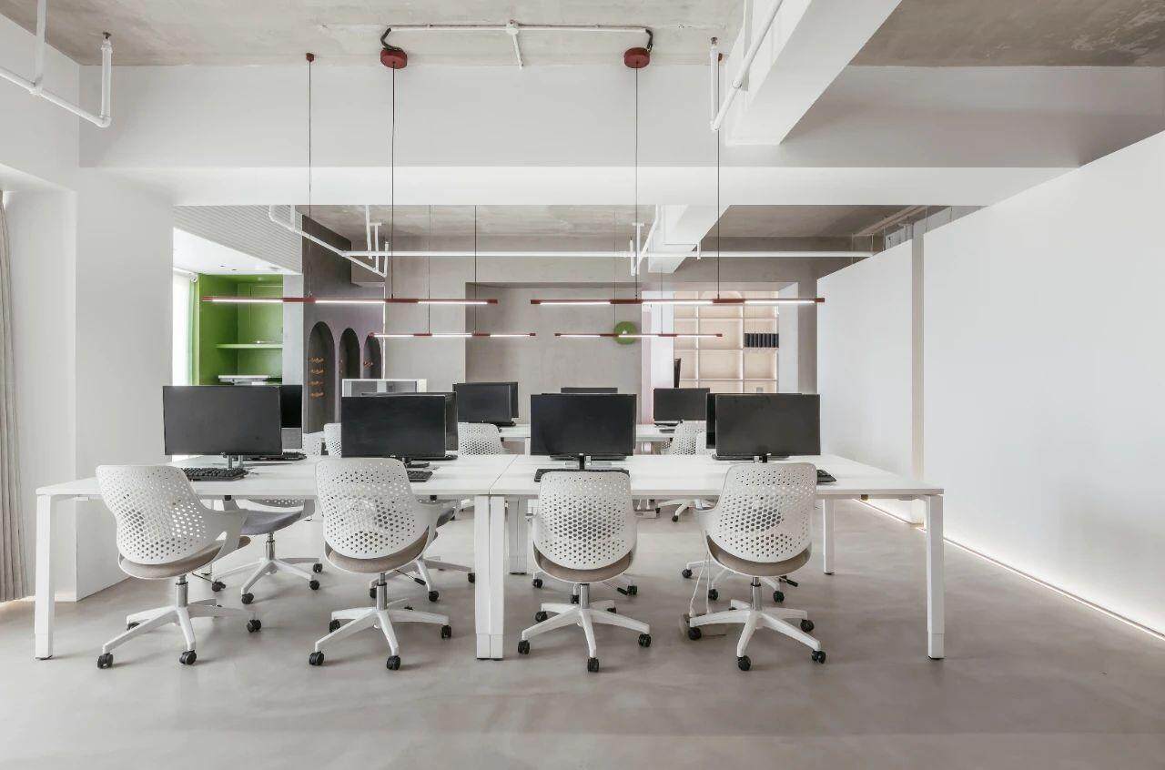 小型办公室装修如何设计才显得空间大？